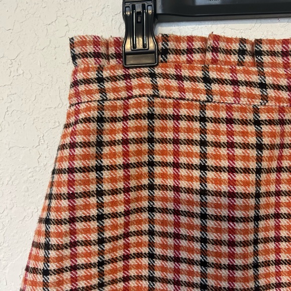 Forever 21 Checkered Plaid Mini Skirt in Red and Black, High rise and Zipper - Picture 3 of 10
